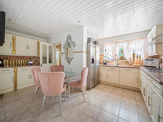 House for sale in London Borough of Croydon, Purley