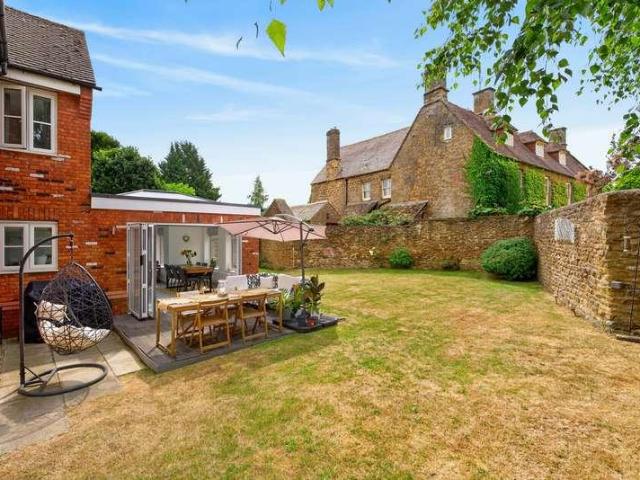 House for sale in Middleton Cheney, Northamptonshire