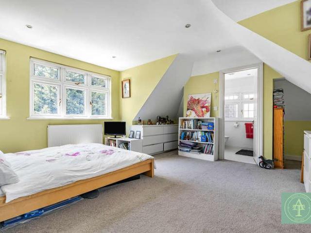 House for sale in Southgate, Bowes Park