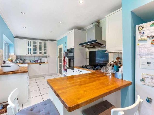 House for sale in London Borough of Croydon, Kenley