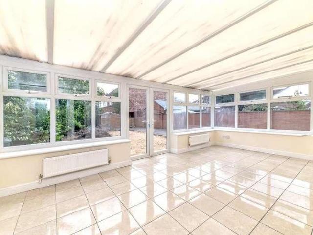 House for sale in Queens Park, Bedford