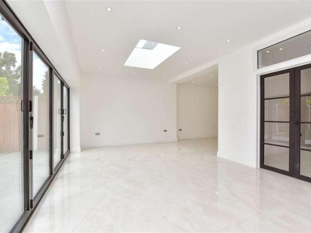 House for sale in Pachesham Park, Surrey