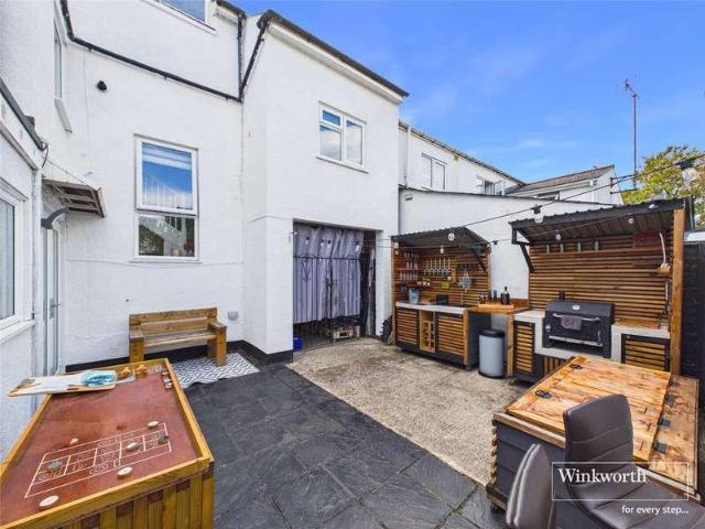 House for sale in The Triangle, Reading