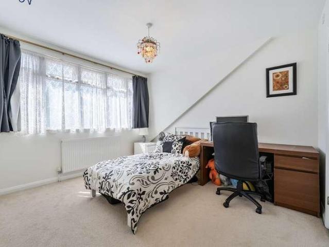 House for sale in Watford Rural, Batchworth