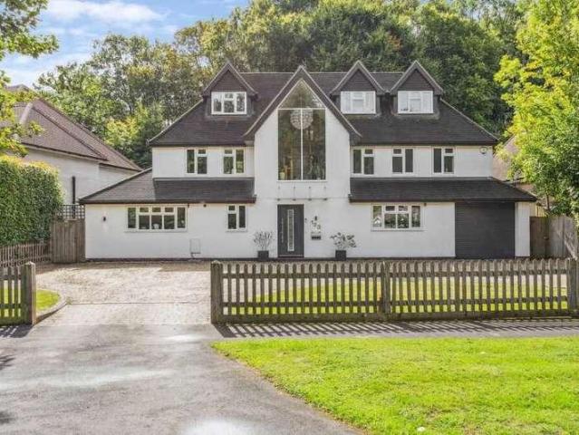 House for sale in Batchworth, Hertfordshire