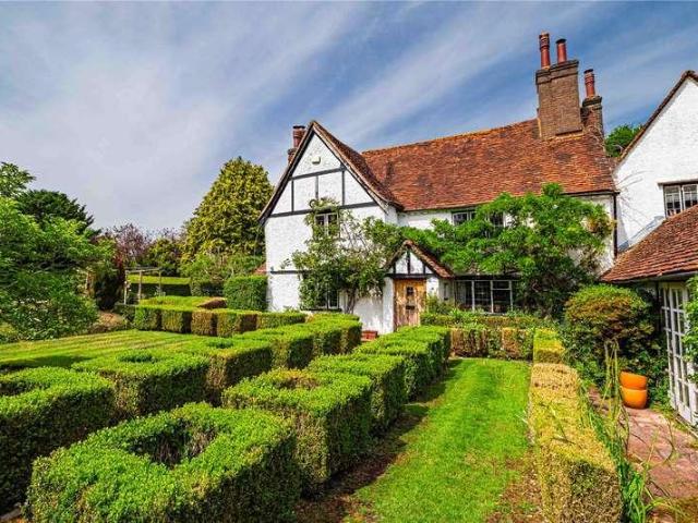 House for sale in Chartridge