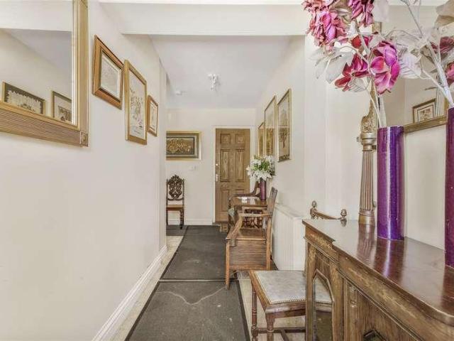 House for sale in Chipping Hill, Essex