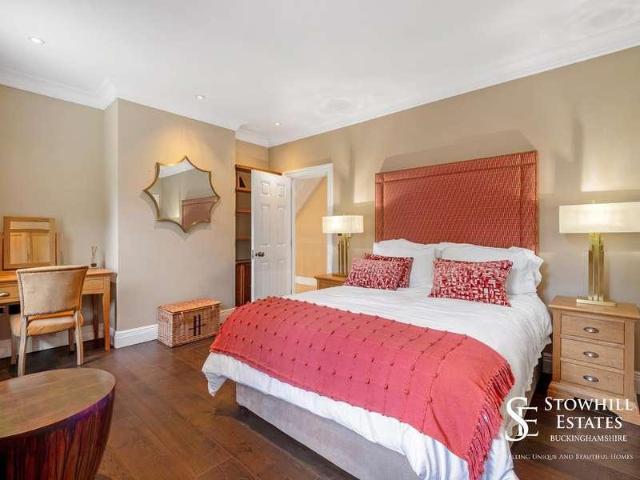 House for sale in Penn, Knotty Green