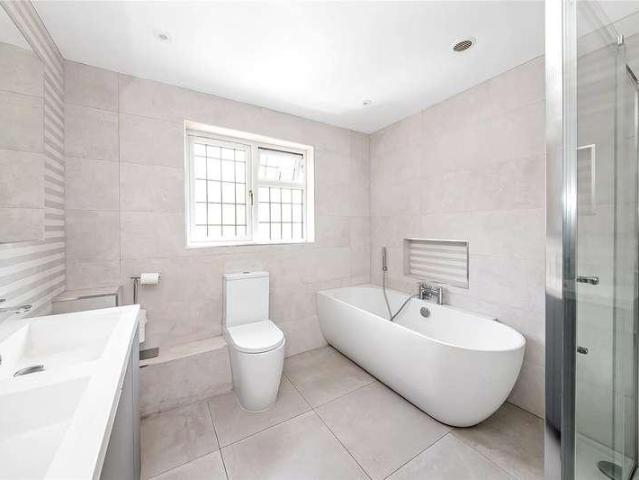 House for sale in Kenley, Kenley