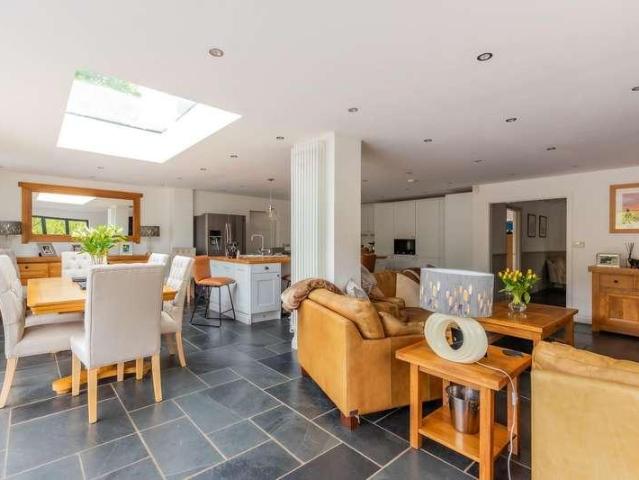 House for sale in Llanbethery, Wales