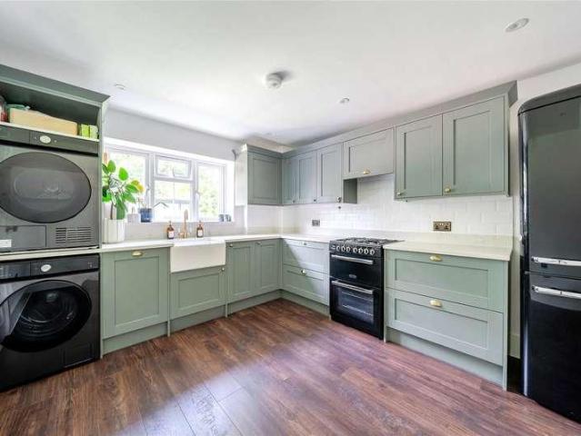 House for sale in Heol-las, Surrey