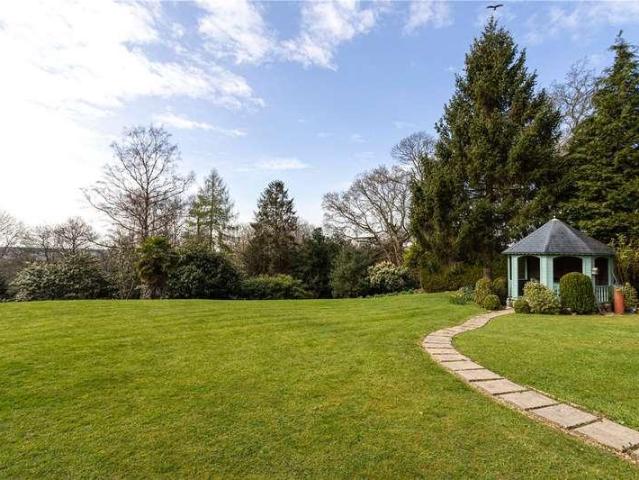 House for sale in Finchampstead