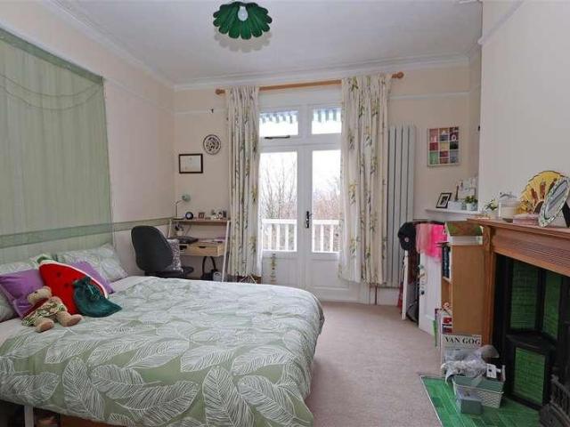 House for sale in London Borough of Croydon, Sanderstead