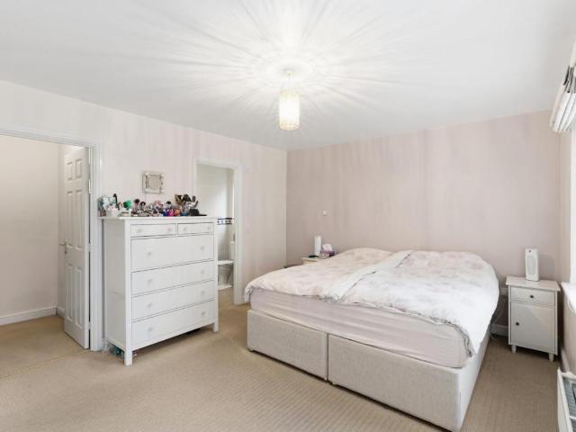 House for sale in Roundhay, West Yorkshire
