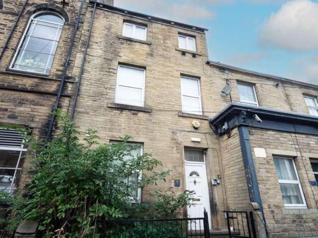 House for sale in Woolshops, Calderdale