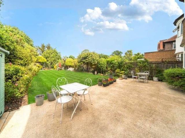 House for sale in Muswell Hill, Greater London