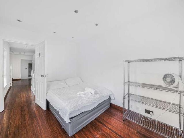 House for sale in Daws Hill, Cressex