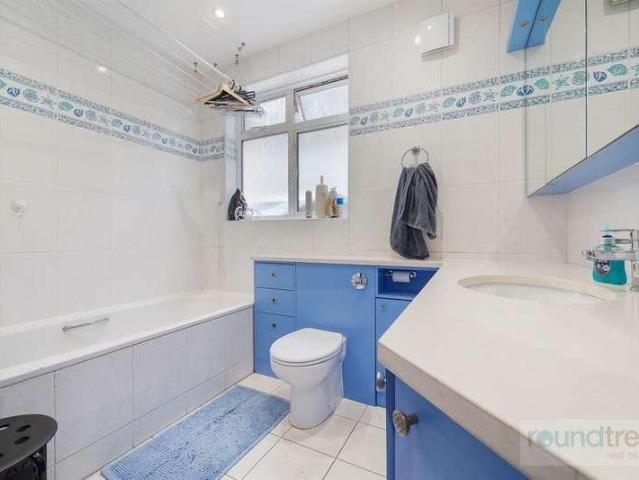 House for sale in Temple Fortune, Greater London
