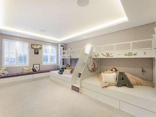 House for sale in Whetstone, Oakleigh Park