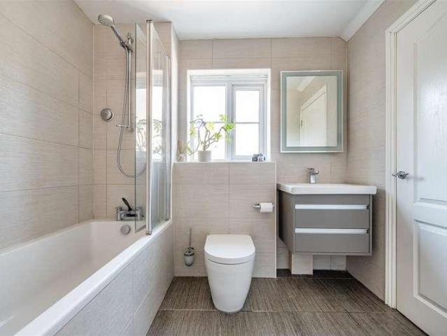 House for sale in Emmbrook, Wokingham