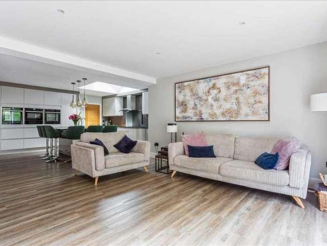 House for sale in Batchworth, Hertfordshire
