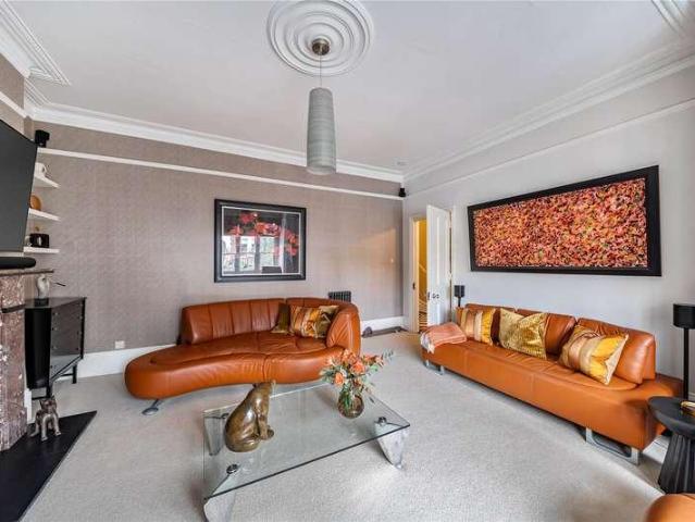 House for sale in Muswell Hill, Greater London