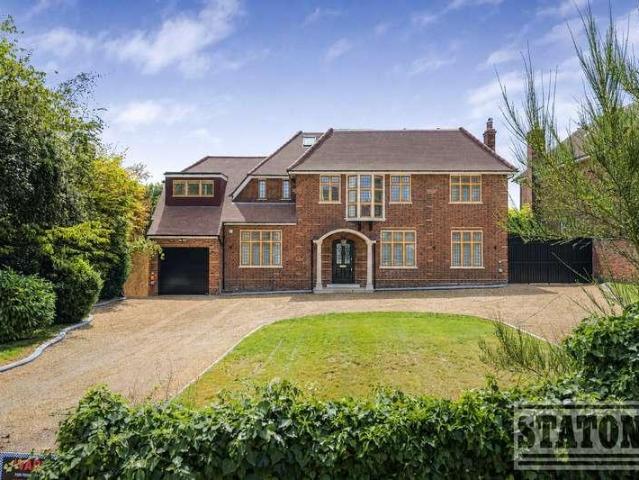 House for sale in Hadley Wood, Greater London