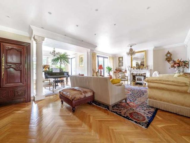 House for sale in Totteridge, Greater London