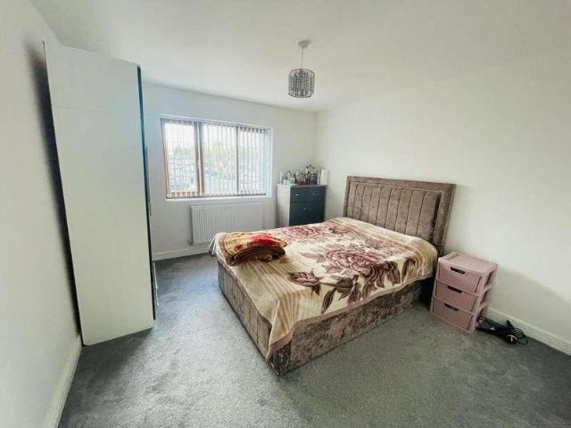 House for sale in West Bromwich, Yew Tree