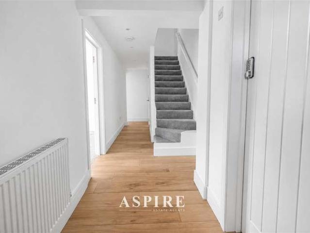 House for sale in Lee Chapel, Basildon