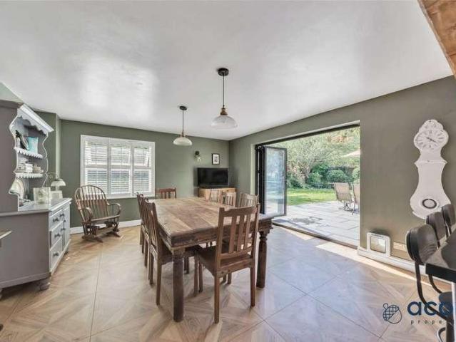 House for sale in Hatch End, Greater London