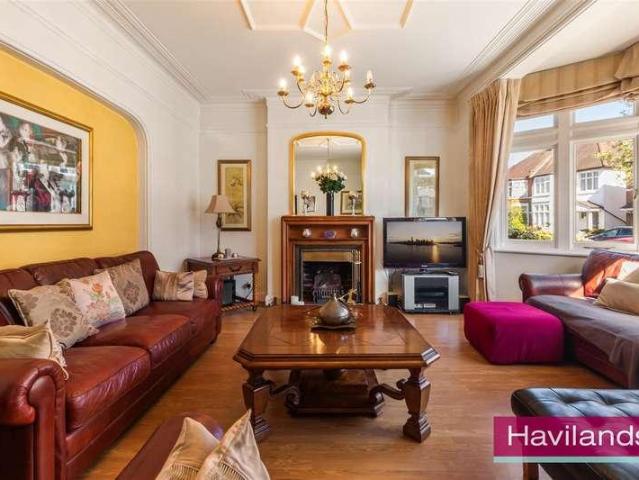 House for sale in Winchmore Hill, Edmonton