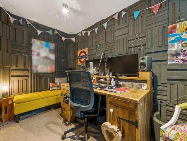 House for sale in Bradshaw, Lee Bank