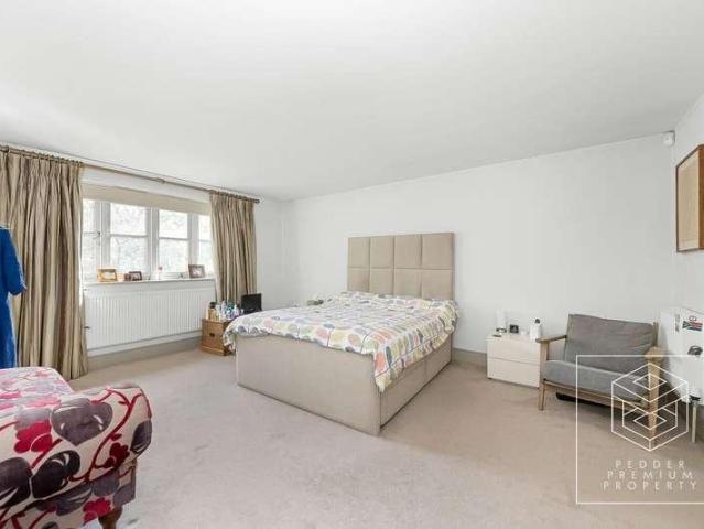House for sale in Dulwich, Greater London