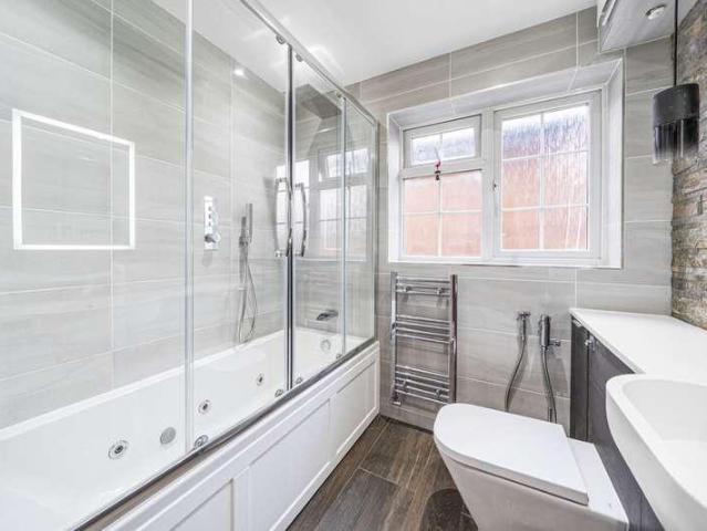 House for sale in Uxbridge, Denham