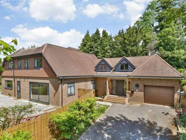 House for sale in London Borough of Croydon, Kenley