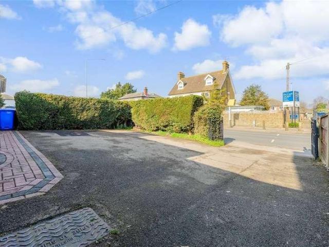 House for sale in Grove Park, Oad Street