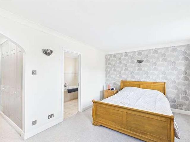 House for sale in Heol-las, Surrey