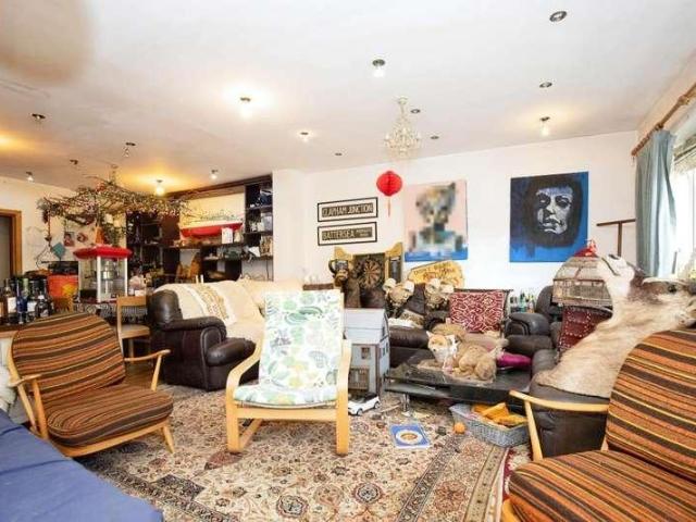 House for sale in Green Close, Warwickshire