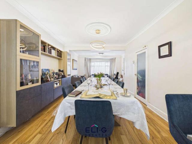 House for sale in Temple Fortune, Greater London