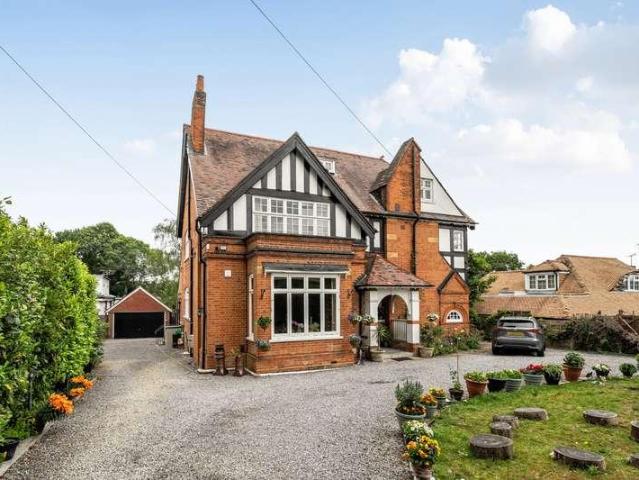 House for sale in Northwood, Greater London
