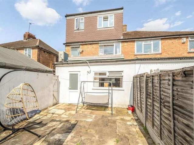 House for sale in Broadfields, Greater London