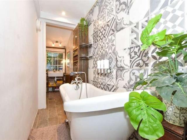House for sale in Dumpton, Acol