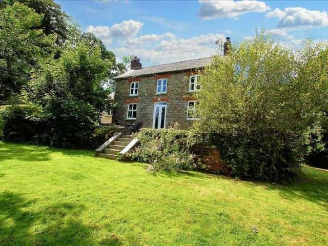 House for sale in Kilgetty, Wales