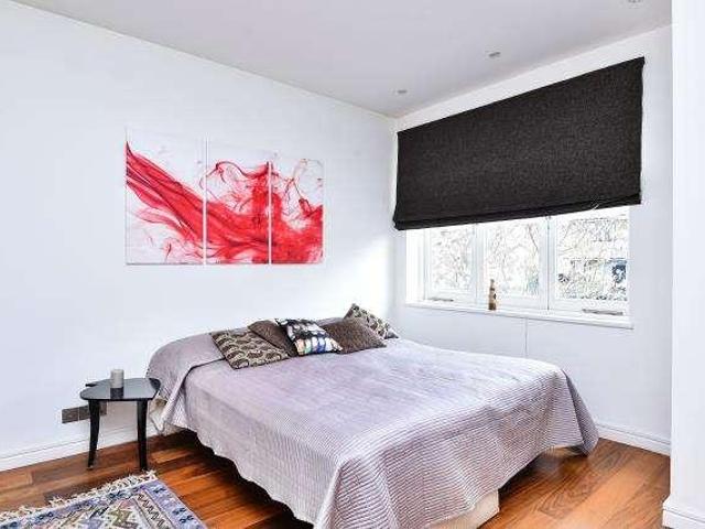House for sale in London Borough of Barnet, Greater London