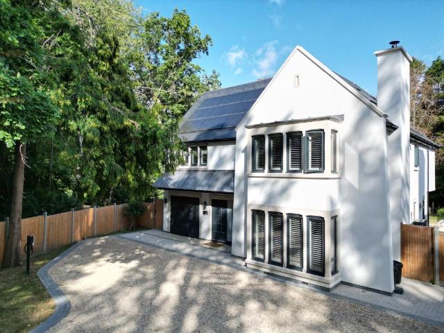 House for sale in Batchworth, Hertfordshire