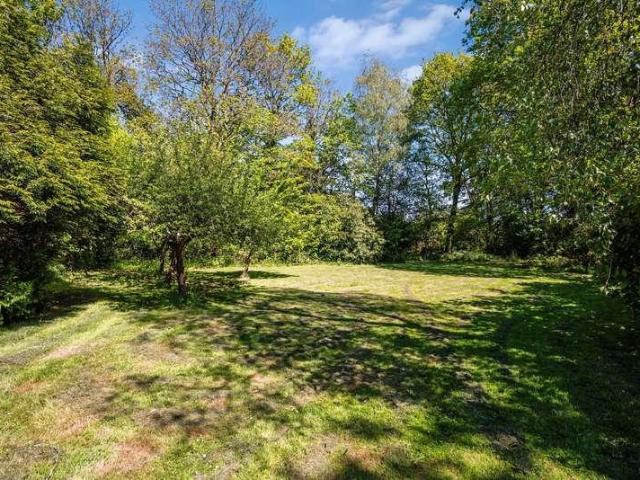 House for sale in Burstow, Hillview