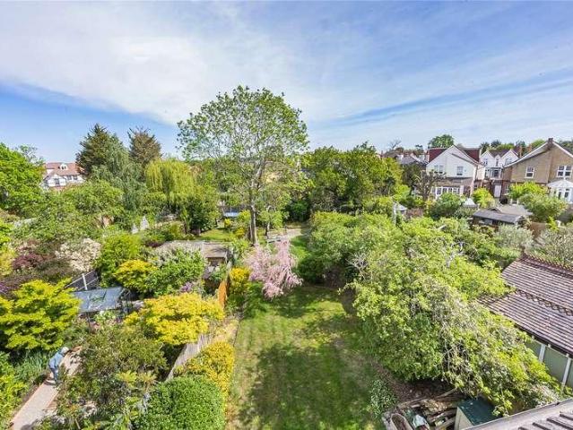 House for sale in Motspur Park, Greater London