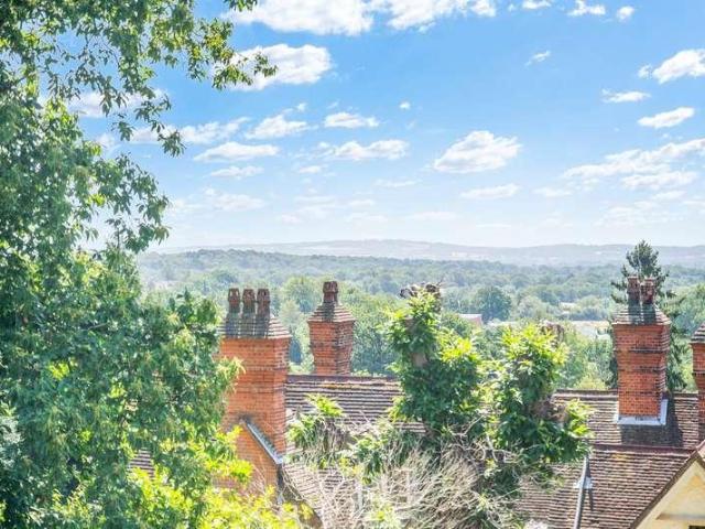 House for sale in Oxted, Hillview