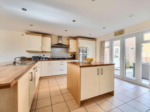 House for sale in Thurloxton, Somerset